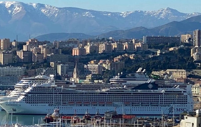 Zeci de pasageri infectați cu COVID, debarcați la Genova de pe un vas de croazieră cu 4.000 de oameni la bord