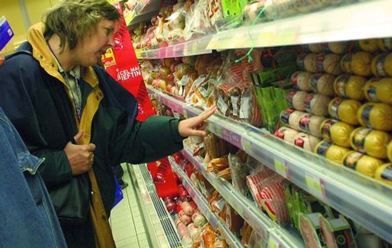 Feriţi-vă de mezeluri şi sucuri din comerţ