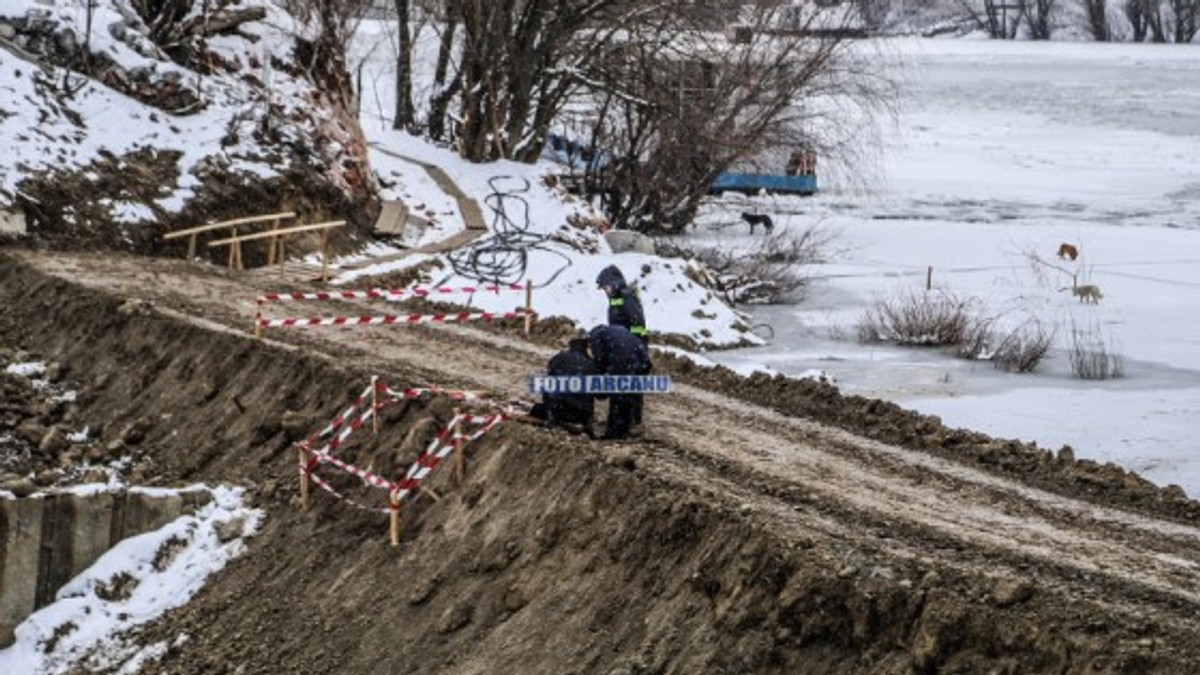Bombă în Portul Giurgiu. Proiectilul descoperit de muncitori putea sări în aer