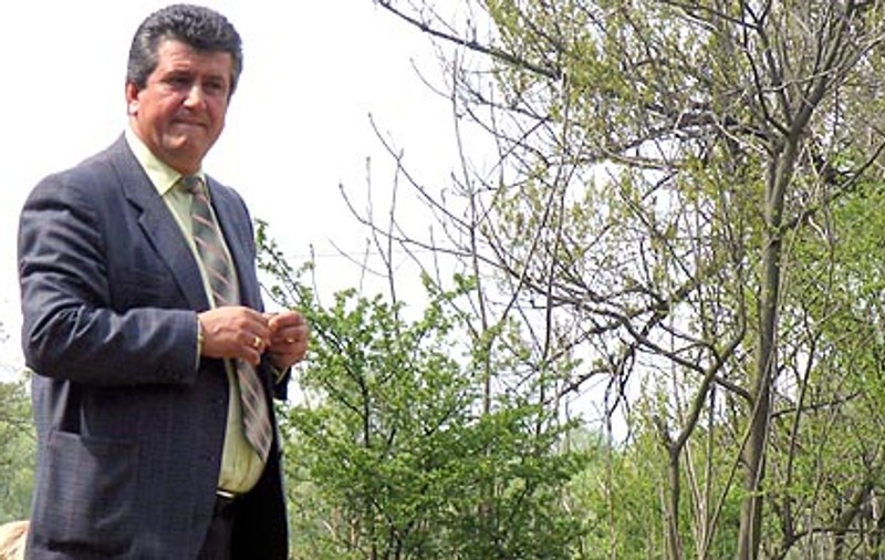 Primar cercetat pentru ucidere din culpă, după ce a pus un localnic să schimbe becul de la un stâlp | Bărbatul s-a electrocutat și a murit