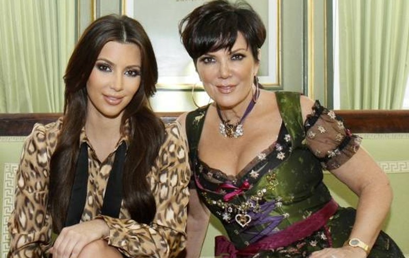Mama lui Kim Kardashian, foc şi pară pe Kanye West! "Îşi bate joc de fata mea!"