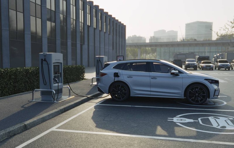 Războiul bateriilor pentru mașinile electrice: cine va domina piața globală în următorii ani