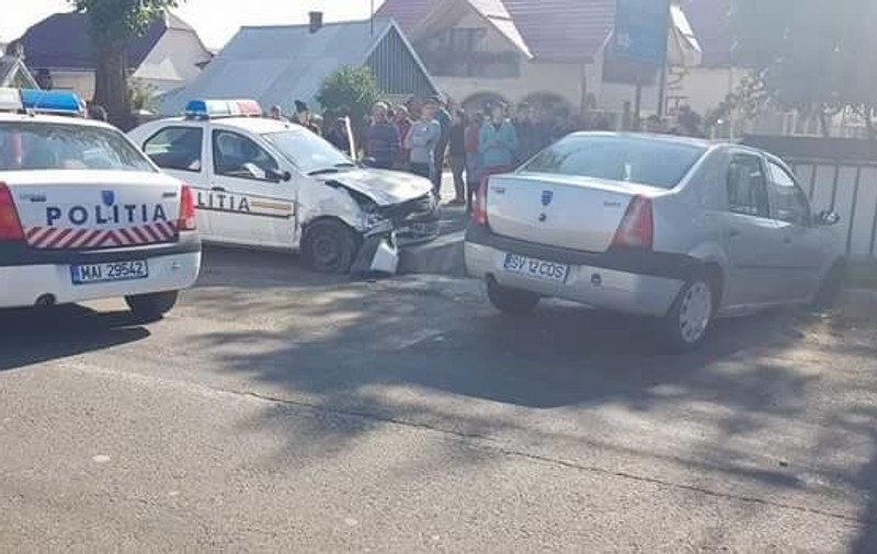 Doi polițiști, răniți într-un accident în Suceava. Agenții erau în misiune