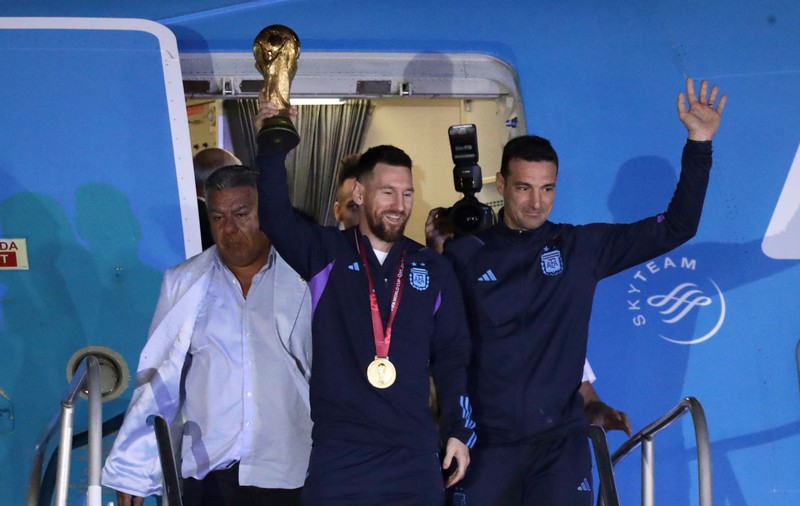 Zi liberă decretată în Argentina, pentru ca oamenii să petreacă alături de campioana mondială. Echipa lui Messi va defila prin Buenos Aires