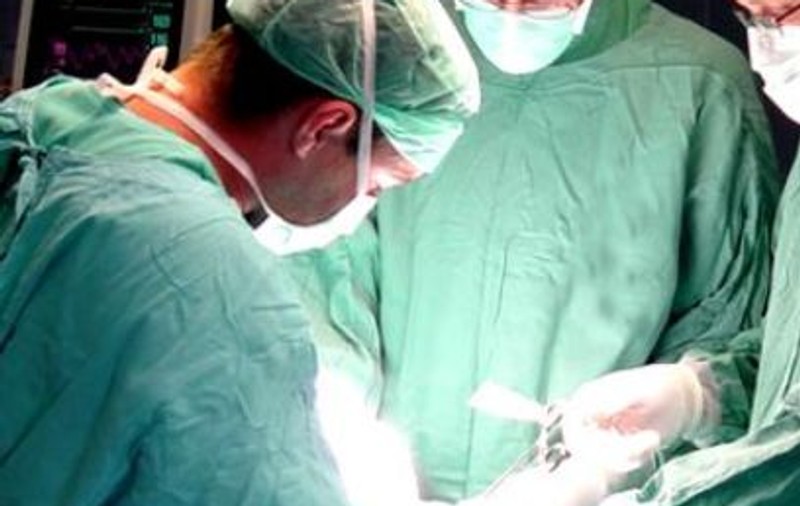 Mesajul cutremurător al unui bărbat care și-a pierdut soția în urma unei operații estetice