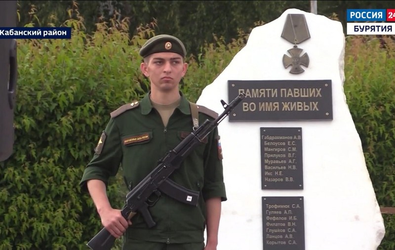 Un mercenar Wagner al cărui nume apare pe un monument al soldaților ruși morți în Ucraina a fost nevoit să dovedească în instanță că e viu