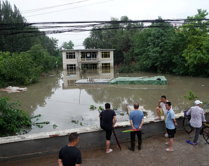 China intensifică operațiunile de salvare după taifunul Doksuri. Cea mai gravă furtună din ultimul deceniu a făcut zeci de victime. FOTO
