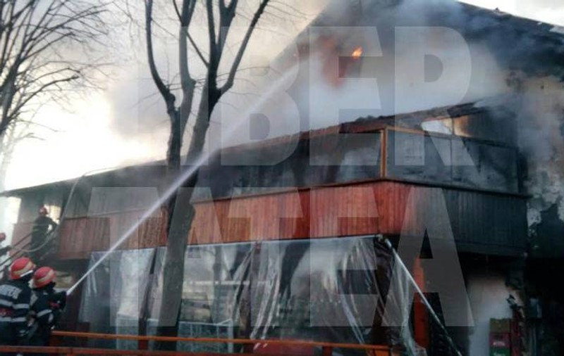 Incendiu de proporții în Parcul Copiilor. Un restaurant a luat foc | VIDEO