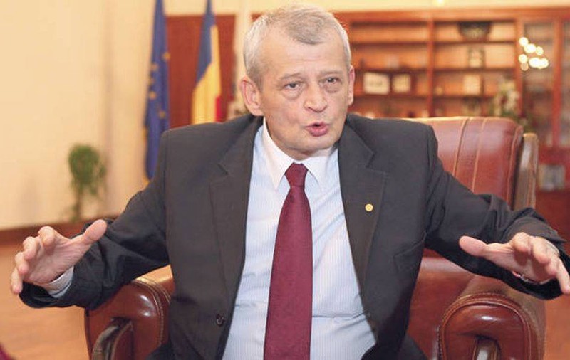 În prag de SĂRBĂTOARE Oprescu se gândeşte la PREZIDENŢIALE