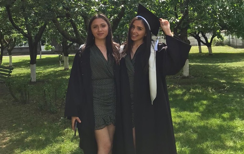 Gemenele din Vaslui cu părinții plecați în străinătate și care au luat 9,50 la Bac: „Nimic nu se poate fără muncă, nimic nu ne cade din cer”