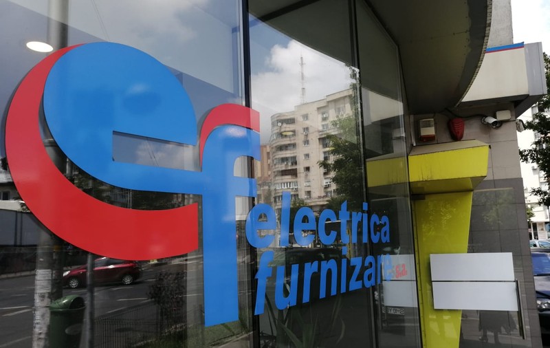 Un client din Brașov a primit o factură „umflată” de la Electrica. Furnizorul dă vina pe distribuitor, iar acesta invocă un ordin al ANRE
