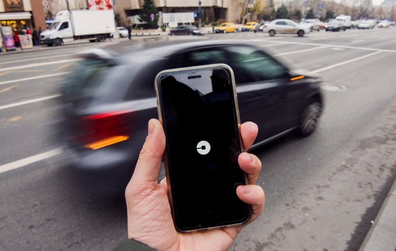 Peste o sută de șoferi de Uber și Bolt din București au lucrat fără contracte mai bine de un an