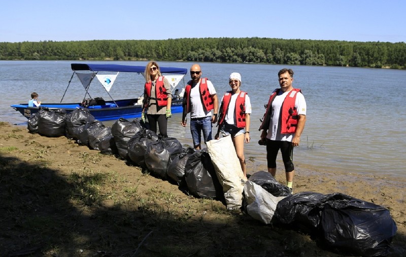 Zeci de voluntari au adunat peste o tonă de deșeuri în Delta Dunării, după ce au parcurs mai bine de 1.000 de kilometri