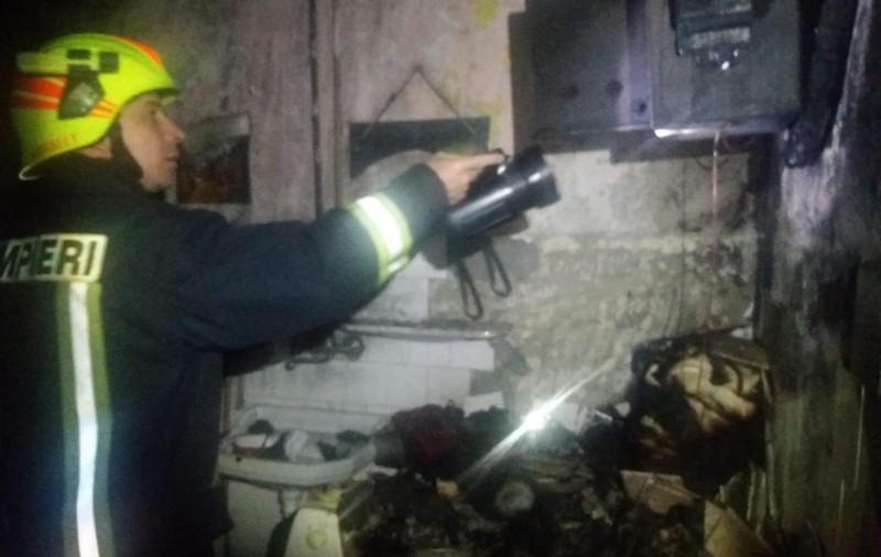 Incendiu puternic la Spitalul Judeţean Satu Mare. 30 de persoane au fost evacuate