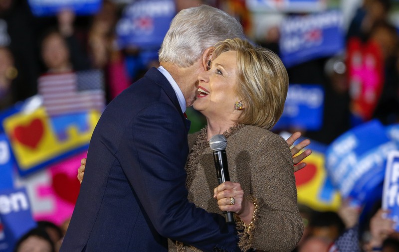 Alegeri SUA| Familia Clinton, urmărită de umbra celui mai mare scandal sexual de la Casa Albă