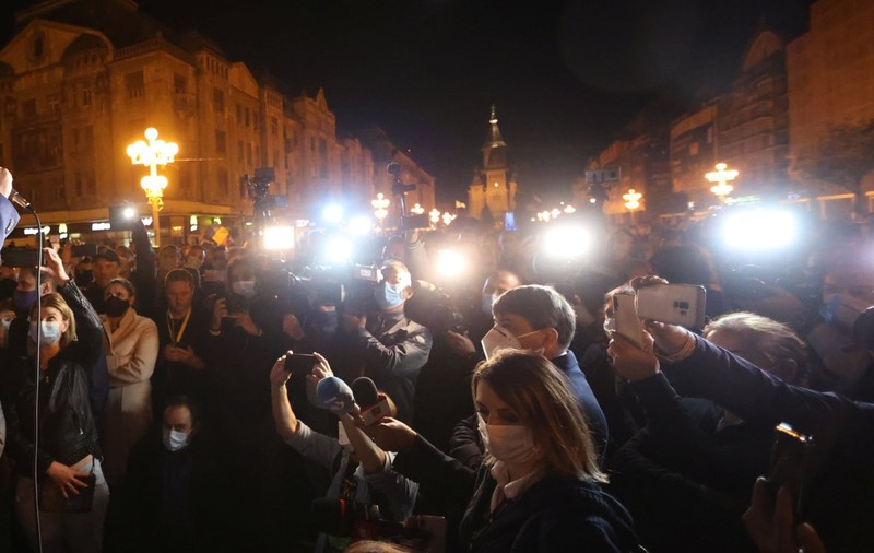 Klaus Iohannis susține că nu e nicio legătură între organizarea alegerilor locale şi creşterea cazurilor de COVID-19. Președintele dă vina pe petrecerile post-alegeri