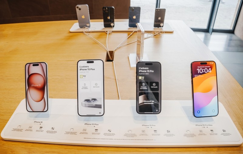 Cât costă iPhone 15 la eMAG de Black Friday 2023