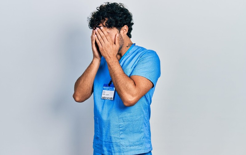 Un chirurg de la Spitalul Sf. Ioan se luptă de trei luni să cumpere un simplu scaun pentru sala de operații: „Exasperat de faptul că unii pacienți mă hărțuiesc de-a dreptul cu șpaga”