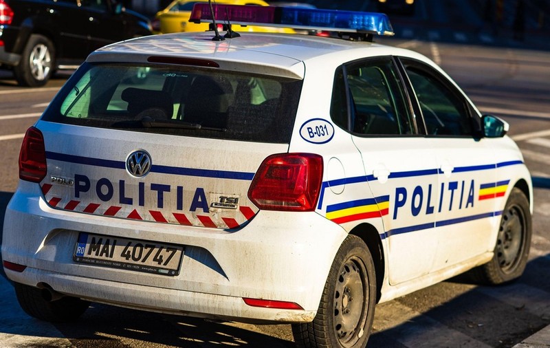 Un bunic din Cluj a scăpat cu viață dintr-o mașină distrusă în totalitate, după ce a intrat pe contrasens, la Răscruci | VIDEO
