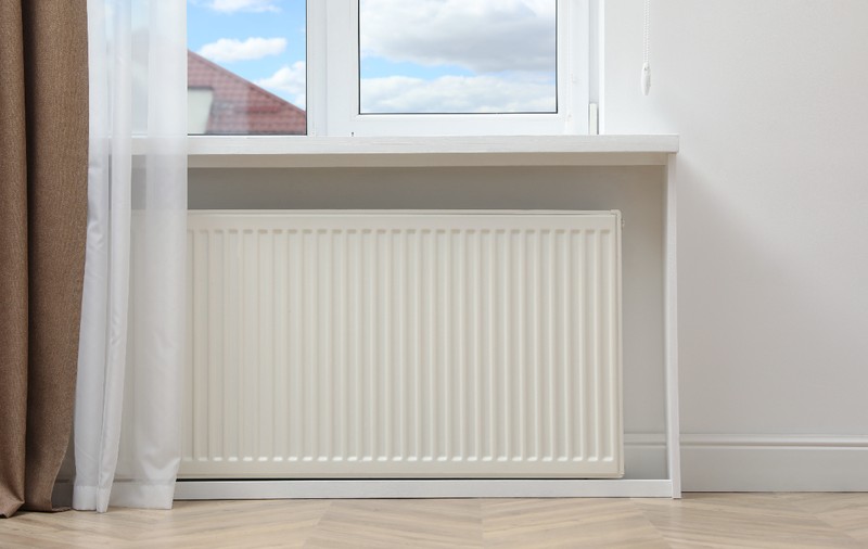 Trucul care reduce pierderile de căldură și scade factura la energie: seara trebuie să faci asta