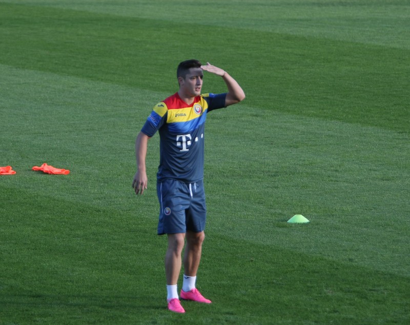 FRF a câștigat recursul la UEFA, meciul cu Finlanda se va disputa cu spectatori! Marți se pun în vânzare, online, biletele. ^Tata Puiu nu știa ”bomba” la antrenamentul de luni și căuta metode să învioreze naționala: ”Să veniți cu trompetele la stadion, măcar pe voi să vă aud!” / FOTO