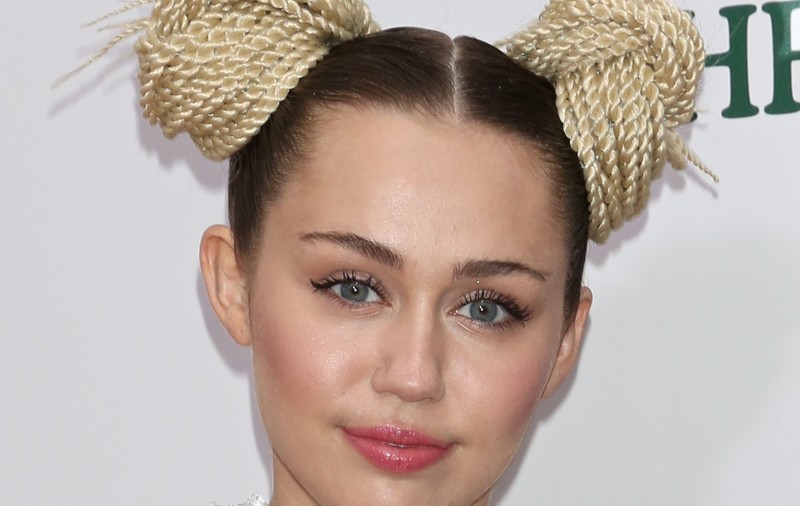 VIDEO| Miley Cyrus a cântat incognito la metroul din New York