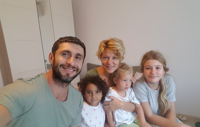 Ce face Dragoș Bucur după ce a renunțat la “Visuri la cheie”. Soția lui a dezvăluit totul. “Am decis să venim cu toții pentru două luni”