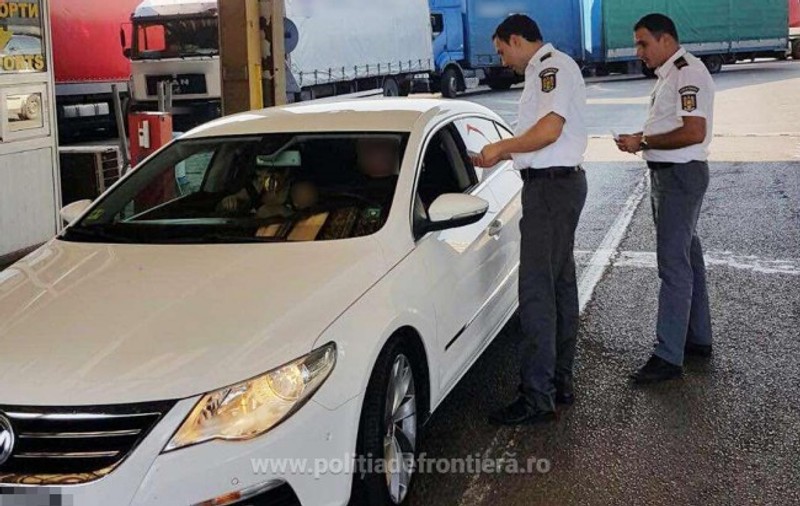 Un bărbat a cumpărat o mașină din San Marino și a declarat la Nădlac că i-a fost furată. Ce voia să facă