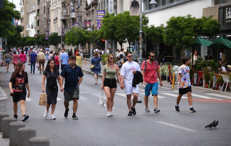 Aproape 15.000 de cazuri noi de COVID, în ultima săptămână. Rafila: „Numărul cazurilor va crește până la jumătatea lunii august”