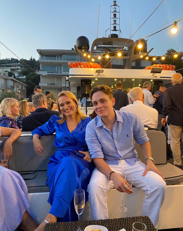 Cine este Aris Eram de la America Express. Fiul Andreei Esca studiază în Barcelona