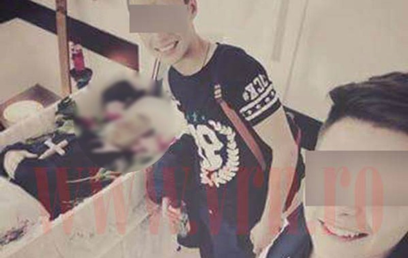 Selfie lângă sicriu, viral pe Facebook. Poza făcută de doi puști din Vaslui