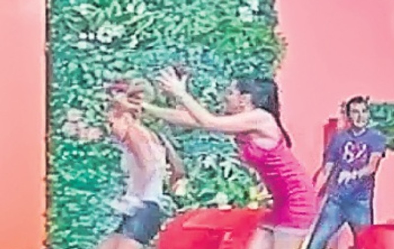 Asistentele de la matinalul OTV s-au luat la bătaie în direct | VIDEO