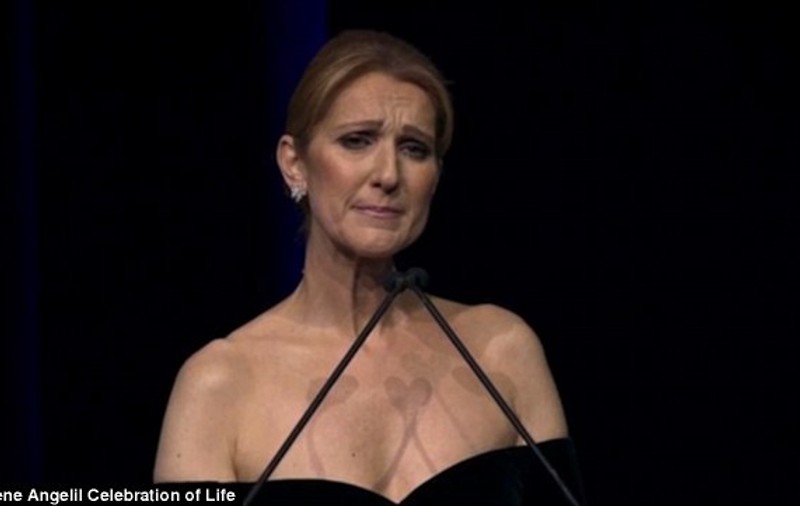 Celine Dion a revenit pe scenă! A izbucnit în lacrimi când a vorbit despre soțul ei: „„Simt iubirea lui în această sală”