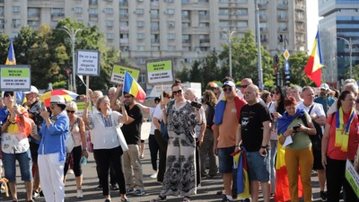 Portest în Piața Victoriei pe 1 august 2025, după majorarea TVA