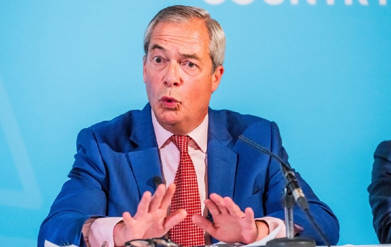 Românii care au migrat legal în Marea Britanie, puși în pericol de planul lui Nigel Farage: „O încercare disperată și josnică”