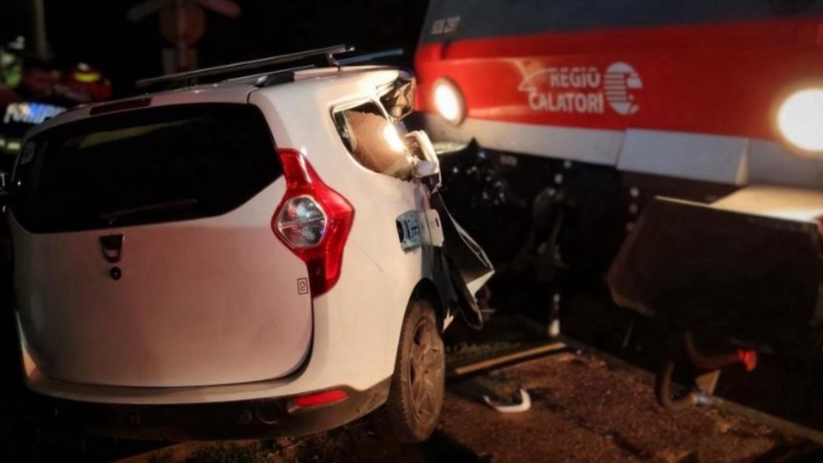 Imagine asociată subiectului: Autoturism cu șapte persoane lovit de tren în zona Ceplenița, județul Iași