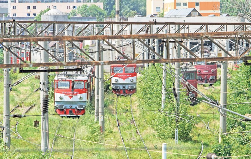 Un călător a fost nevoit să stea cu 6 ore mai mult în trenul care trebuia să-l aducă la Bucureşti: «Am făcut 16 de ore la Timişoara»