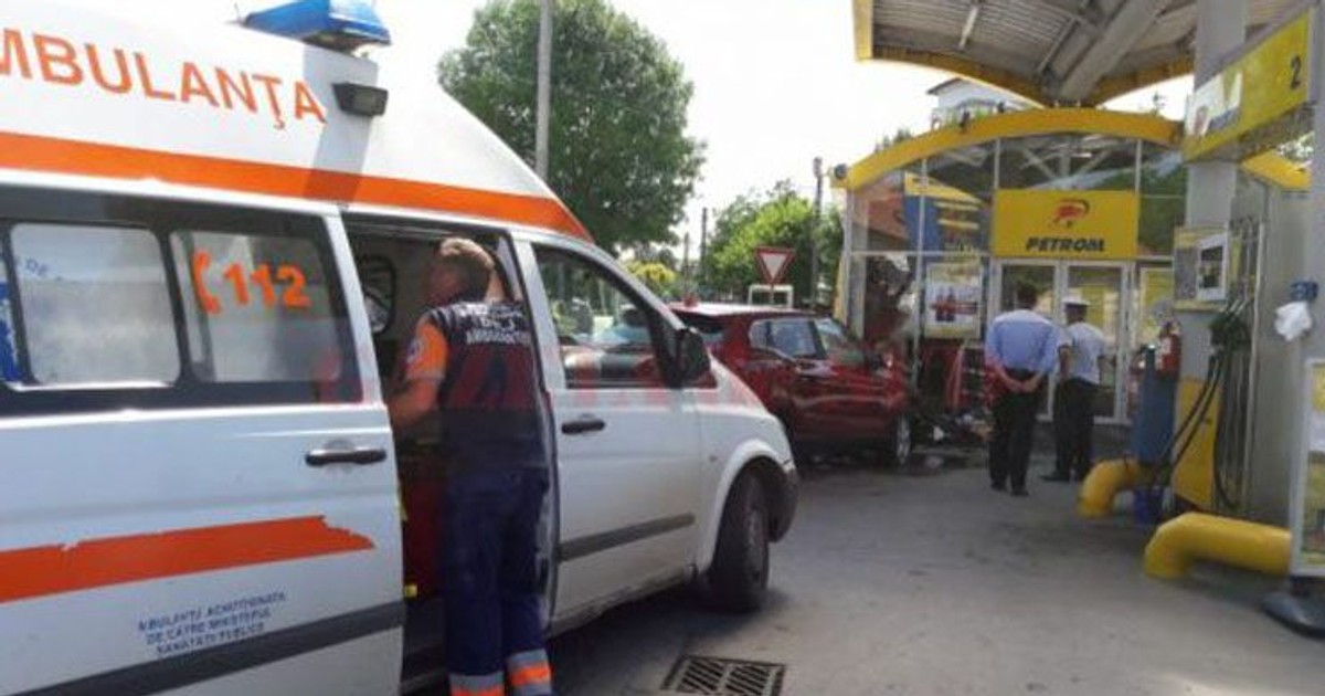 Bărbat găsit mort în mașină, în fața unei benzinării din Râmnicu Vâlcea