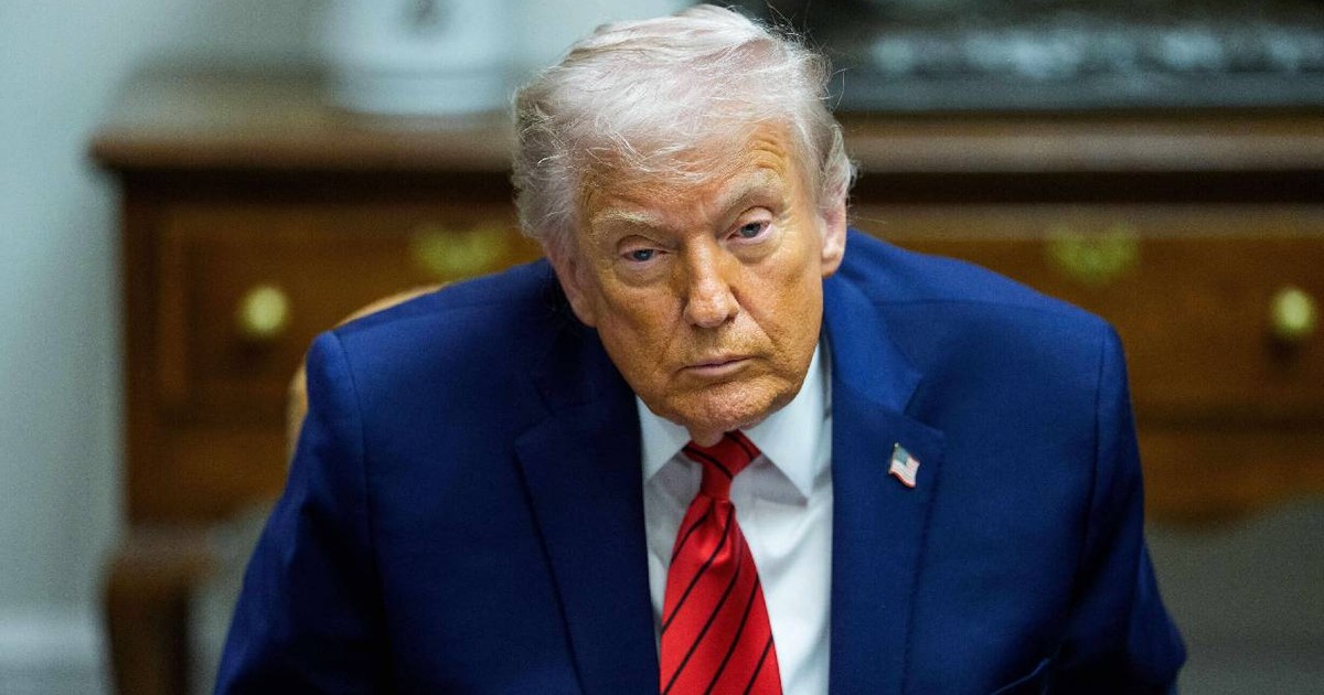 Președintele Statelor Unite, Donald J. Trump, rostește o declarație la o masă rotundă cu directori de companii de înaltă tehnologie în Sala Roosevelt a Casei Albe din Washington, DC, SUA.