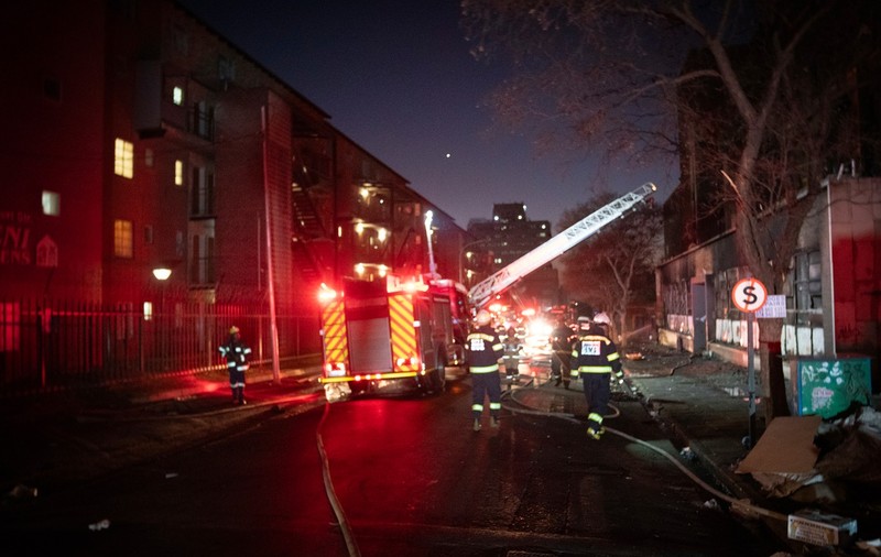 Autoritățile din Johannesburg, vinovate pentru incendiul din 2023, soldat cu 76 de morți, arată raportul de anchetă
