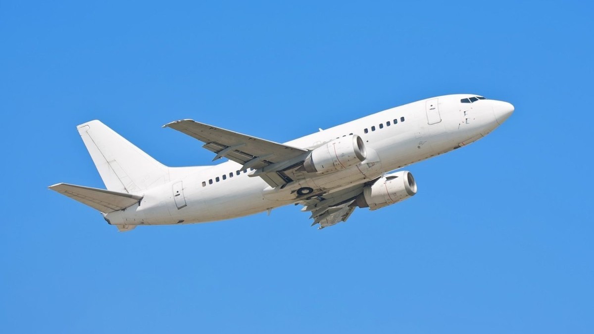 Fotografie ilustrativă cu un avion