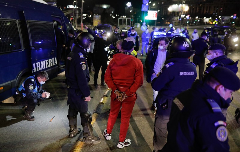 19 persoane, reținute după protestele violente din Piața Unirii din Capitală