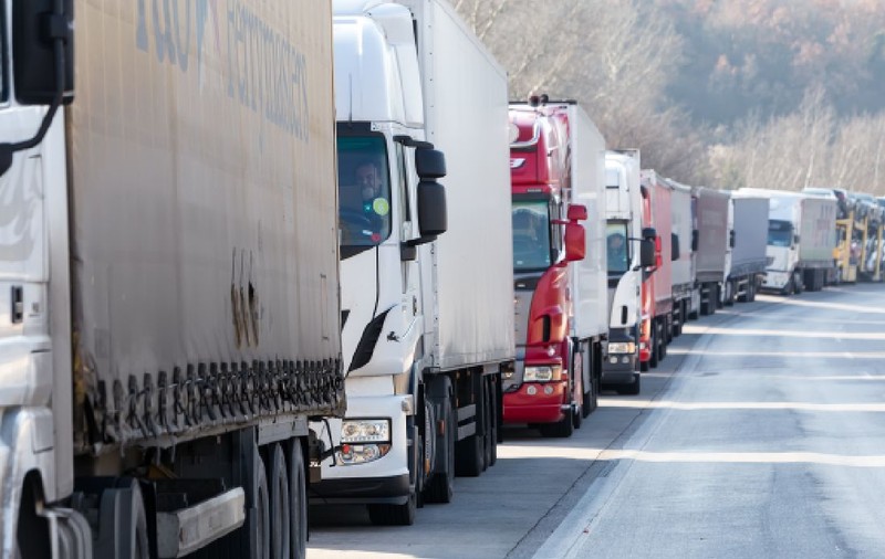 Șoferii de TIR vor bloca din nou vămile Schengen după ce UE a refuzat modificarea regulii 90/180 pentru transportatorii din Balcanii de Vest