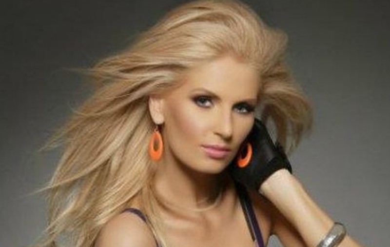 Andreea Bănică, tot mai DESPUIATĂ pe Facebook. Imaginea care i-a adus critica fanilor | FOTO
