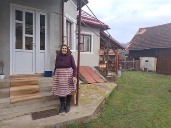 Lidia Lehene, din satul Ruginoasa, cântă la biserică de 20 de ani