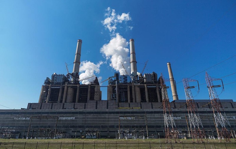 Un grup al Termocentralei Rovinari a fost închis, după ce stocurile de cărbune au fost epuizate. Minerii sunt în continuare în grevă