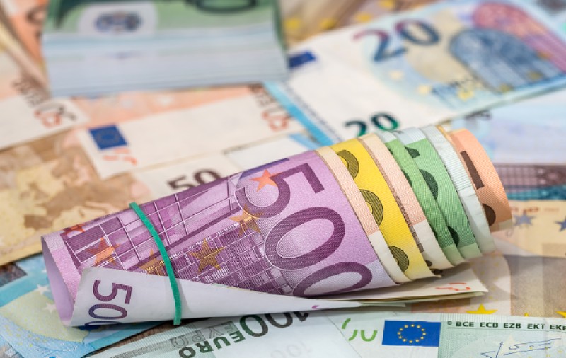 O firmă care vinde energie, cu doar doi angajați, a făcut afaceri de jumătate de miliard de euro în 3 ani