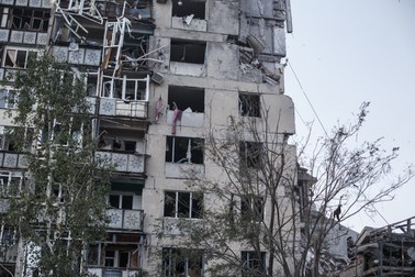 DONETSK OBLAST, UKRAINE - JULY 3: A view of a collapsed building at the town of New York (Niu-York) as Torecki has so far been one of the quietest sections of the front line as the Russians started shelling the area and their infantry reached the outskirts of Donetsk Oblast, Niu-York, Ukraine, on July 3, 2024. Marek M. Berezowski / Anadolu/ABACAPRESS.COM,Image: 888306845, License: Rights-managed, Restrictions: , Model Release: no