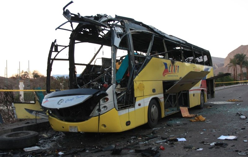 Explozie într-un autocar plin cu turişti străini, la graniţa dintre Egipt şi Israel | FOTO