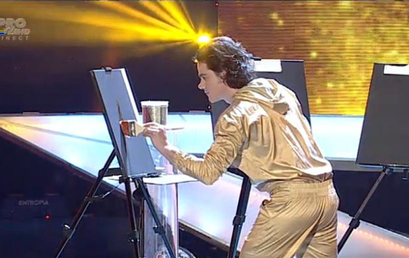"PERICULOS DE TALENTAT" îl consideră juriul de "Românii au talent"! Cântă, compune, dansează şi pictează! FOTO